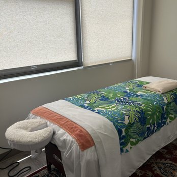 Jinju Beauty - Inside treatment room - Massage Near Me - Honolulu, Hawaii Jinju Beauty - Inside treatment room - Massage Near Me - Honolulu, Hawaii