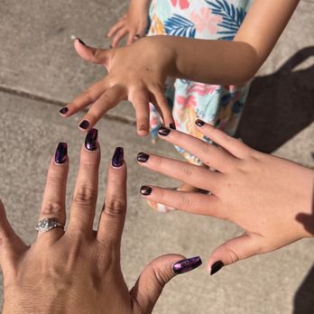 La Vie Nails - Gel Manicures and full set acrylic with foil design - Nail Salons Near Me - Alameda, California