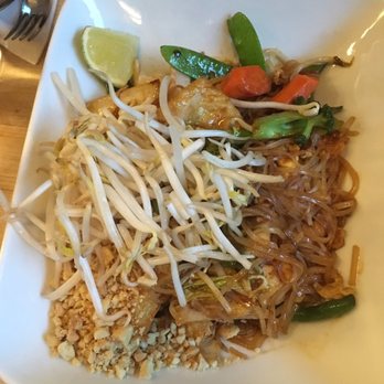 Land - Pad Thai with tofu and veggies - Thai Near Me - New York, New York