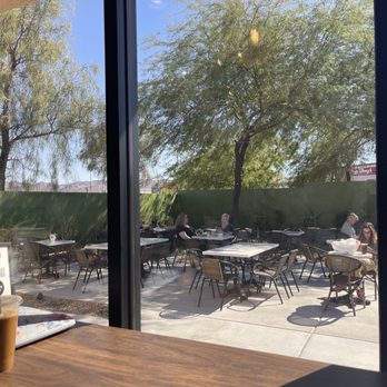 Horizon Shine - Outdoor patio. - Coffee & Tea Near Me - Henderson, Nevada
