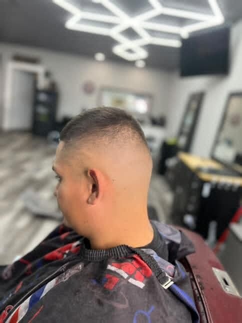 Blendy's Barber Shop Logo