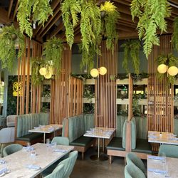 California English - Seating area