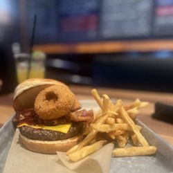 BJ's Restaurant & Brewhouse - BJ's Smokehouse Burger*