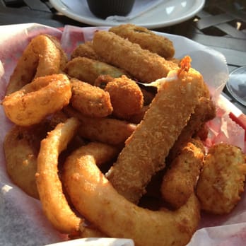 Tree Guys Pizza Pub - Combo platter - Bars Near Me - Itasca, Illinois