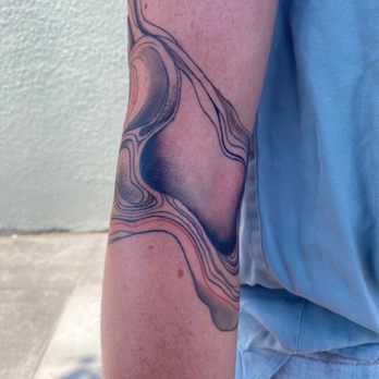 Frankie Oakes Tattoos - Abstract tattoo after touch up - Tattoo Near Me Frankie Oakes Tattoos - Abstract tattoo after touch up - Tattoo Near Me