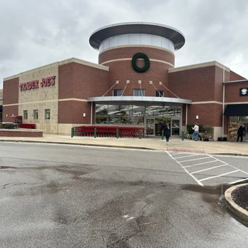 Trader Joe's - Exterior - Grocery Near Me - Des Peres, Missouri
