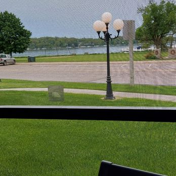 Harpoon Willie's - View of the lake from the enclosed porch. - American Near Me - Williams Bay, Wisconsin