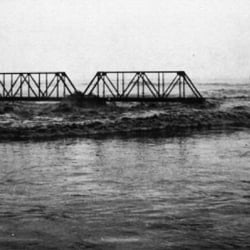 Singing Bridge - Wailuku Bridge during the 1946 tidal wave.  Water level is usually about 25 feet lower!