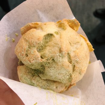 Beard Papa's - original cream puff w/ matcha filling - Desserts Near Me - Los Angeles, California