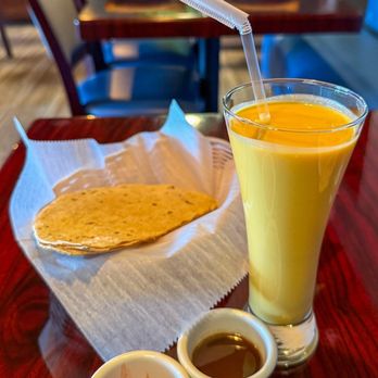 Zomsa - Papad, Mango Lassi - Himalayan/Nepalese Near Me - Arlington, Massachusetts