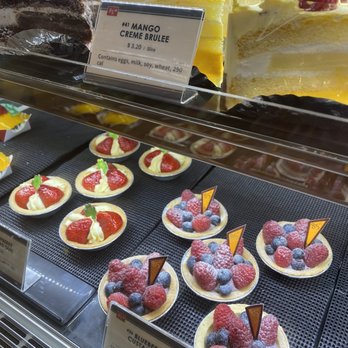 85°C Bakery Cafe - 9/2020 Busy as ever during COVID - Coffee & Tea Near Me - Chino Hills, California