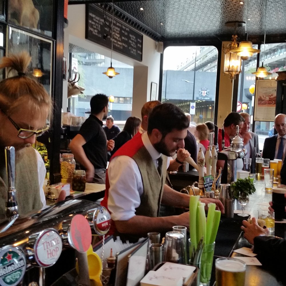 The Jugged Hare - Great vibe at the bar - Brasseries Near Me - London, XGL The Jugged Hare - Great vibe at the bar - Brasseries Near Me - London, XGL