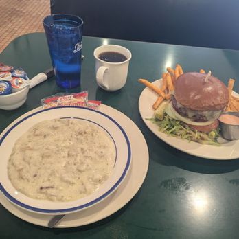 Roadrunner Restaurant and Lounge - American Near Me - Pasco, Washington