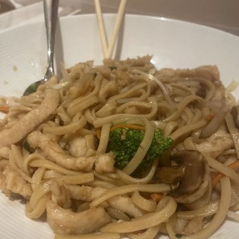 Hiro 88 - Chicken Lo Mein Dinner - New American Near Me - Lincoln, Nebraska