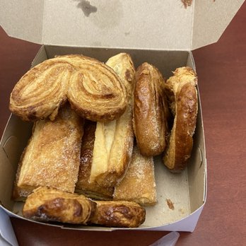 El Cafecito Bakery & Cafe - a box of pastries - Bakeries Near Me - El Monte, California El Cafecito Bakery & Cafe - a box of pastries - Bakeries Near Me - El Monte, California
