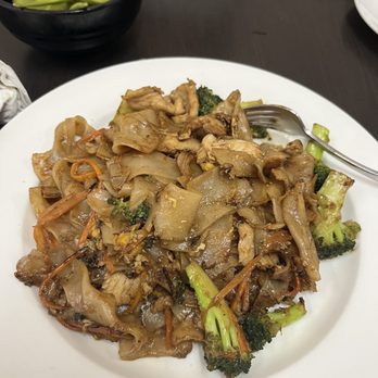 Pen Thai - Pad See-Ew - Thai Near Me - Mount Prospect, Illinois Pen Thai - Pad See-Ew - Thai Near Me - Mount Prospect, Illinois