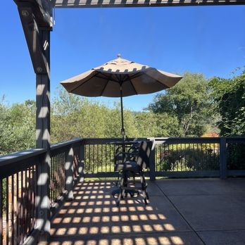 Skinner Vineyards - Dog friendly patio - Wineries Near Me - Somerset, California Skinner Vineyards - Dog friendly patio - Wineries Near Me - Somerset, California
