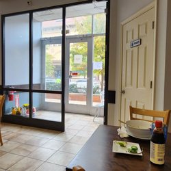 Pho 72 - Dining area