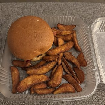 Ristorante Casanova - Fire hamburger and that's how the fries came. I guess it's whatever they had left over from another order or something. - Italian Near Me - El Paso, Texas Ristorante Casanova - Fire hamburger and that's how the fries came. I guess it's whatever they had left over from another order or something. - Italian Near Me - El Paso, Texas