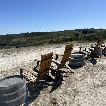 Calcareous Vineyard - Wine Tasting Room Near Me - Paso Robles, California Calcareous Vineyard - Wine Tasting Room Near Me - Paso Robles, California
