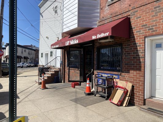 Lil nick's deli by null