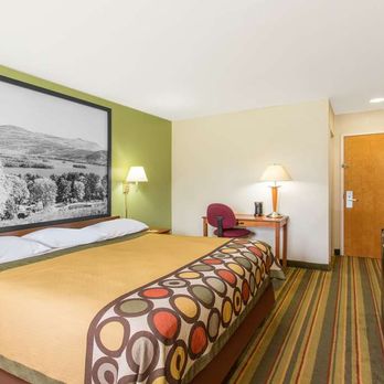 Super 8 by Wyndham Bedford - Guest room - Hotels Near Me - Bedford, Virginia Super 8 by Wyndham Bedford - Guest room - Hotels Near Me - Bedford, Virginia