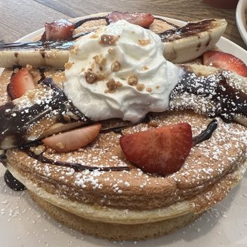 Aloha Kitchen - Strawberry banana soufflé pancake - Breakfast & Brunch Near Me - Honolulu, Hawaii