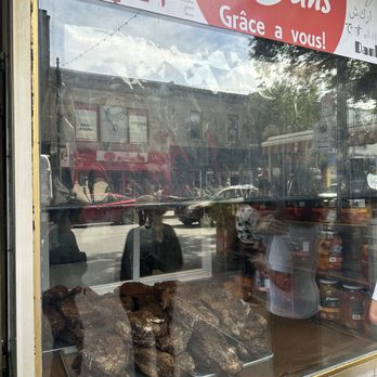 Schwartz's - Outside - Delis Near Me - Montreal, Quebec