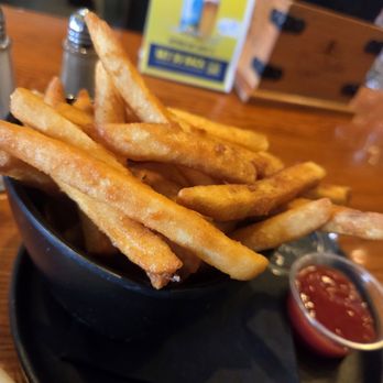 At The Corner - Sea Salt Fries - Beer Bar Near Me - Litchfield, Connecticut