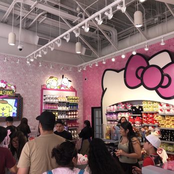 Hello Kitty - Inside the store - Accessories Near Me - Universal City, California