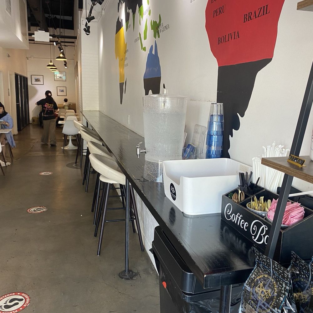 Luce Ave Coffee Roasters - Interior seating - Coffee & Tea Near Me - Houston, Texas