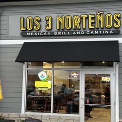 Los 3 Nortenos - Front of restaurant