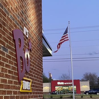 Bojangles - a brick building with a flag flying in the background - Fast Food Near Me - Maryville, Tennessee Bojangles - a brick building with a flag flying in the background - Fast Food Near Me - Maryville, Tennessee