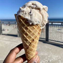 Hula Hut - Chocolate chip cookie dough