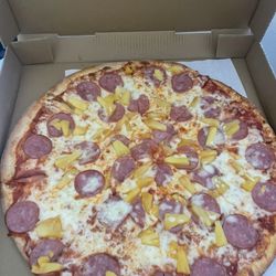 Joe's Pizza & Pasta - Canadian bacon and pineapple pizza