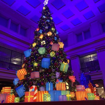 The Marshall Field's Walnut Room - American Near Me - Chicago, Illinois