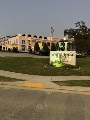 The White House Hotel by null