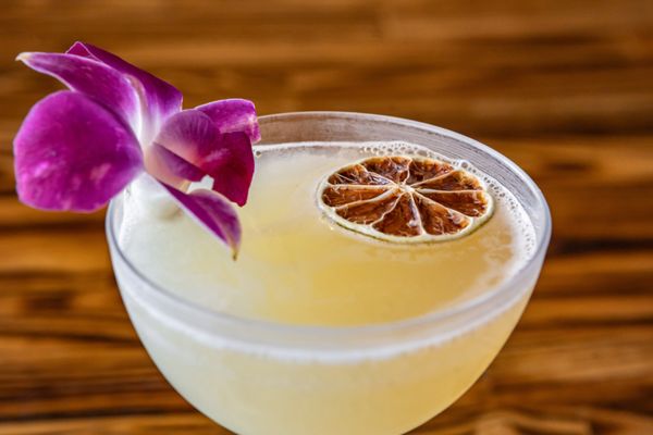 Mission Ave Bar and Grill by null