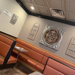 The Grill - Decor
