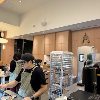 Nīzu Cafe - Cafes Near Me - Vancouver, British Columbia