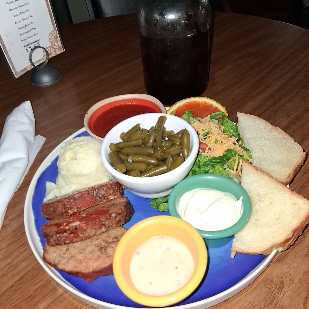 Mammy's Cupboard - Meat loaf, green bean, mash potatoes, salad. - American Near Me - Natchez, Mississippi Mammy's Cupboard - Meat loaf, green bean, mash potatoes, salad. - American Near Me - Natchez, Mississippi