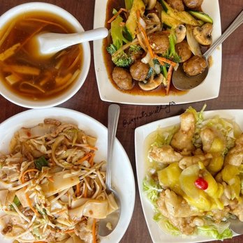 Garden Fresh - 34. Vegi Chicken Chow Fun 41. Mango Chicken Hot and Sour Soup 12. Fried Black Pepper Chicken - Chinese Near Me - Mountain View, California