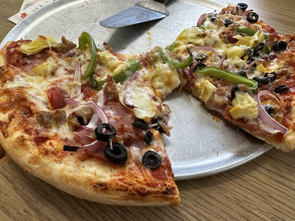 Thatzza Pizza Logo