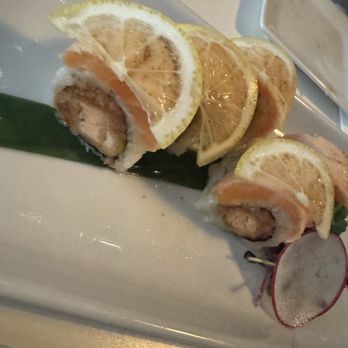 Seabutter - Salmon roll seared with the lemon slices - Sushi Bars Near Me - Glendale, California