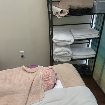 LA Foot Massage - Trash - Massage Near Me - Los Angeles, California