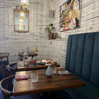 Senza - Inside - Wine Bars Near Me - Pittsburgh, Pennsylvania