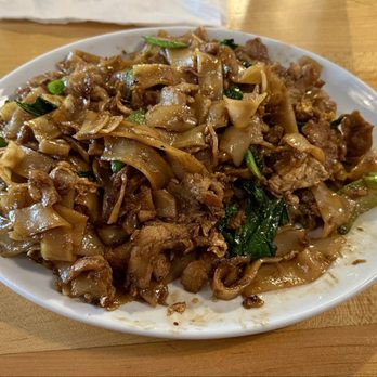 Mint Thai Kitchen - Pad see ew with pork, medium spice level, dinner portion - Thai Near Me - Houston, Texas