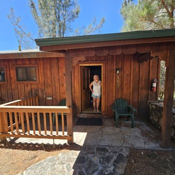 Whispering Pines Lodge - Hotels Near Me - Kernville, California Whispering Pines Lodge - Hotels Near Me - Kernville, California