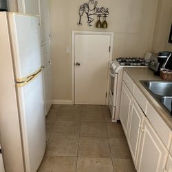 The Tides - Nice kitchen with keurig machine and great coffee. Lots of cabinets and kitchenware. And a separate dining room and nice table with 4 chairs