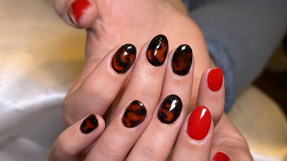 Kiwi Nails Fishtown Logo